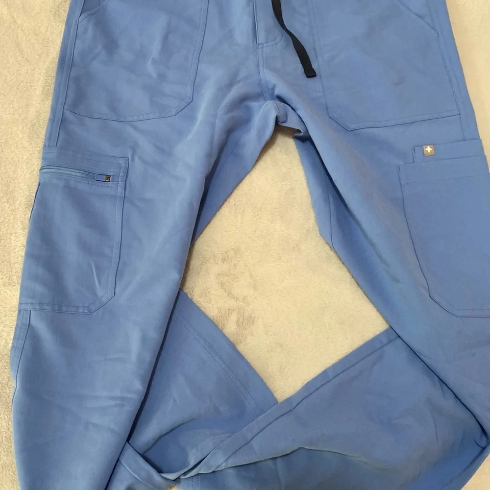 Figs men’s Cairo light blue cargo NWT scrub pants